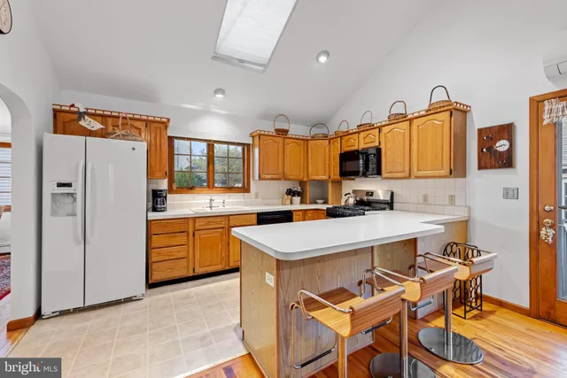 $1,395,000 | 373 North 2nd Street, Surf City, NJ 08008