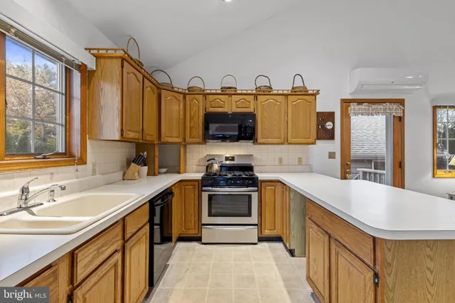 $1,395,000 | 373 North 2nd Street, Surf City, NJ 08008