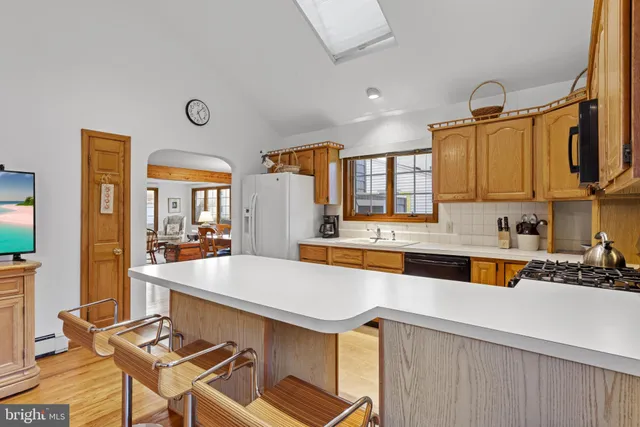 $1,395,000 | 373 North 2nd Street, Surf City, NJ 08008