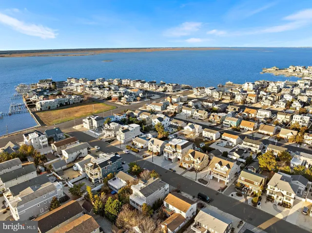 $1,395,000 | 373 North 2nd Street, Surf City, NJ 08008