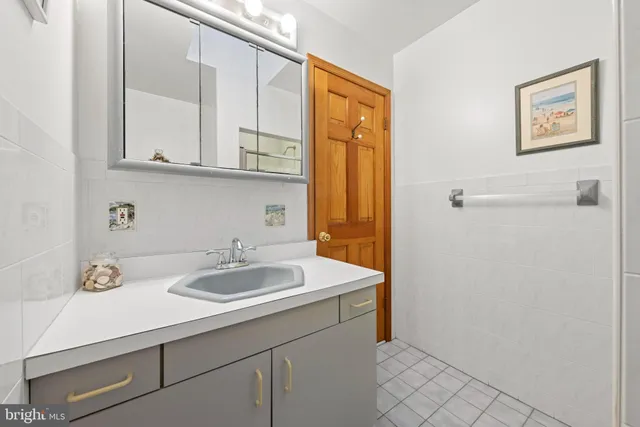 $1,395,000 | 373 North 2nd Street, Surf City, NJ 08008