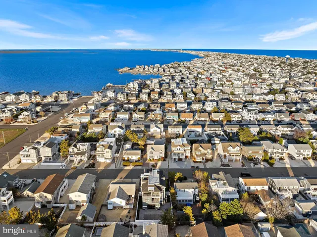 $1,395,000 | 373 North 2nd Street, Surf City, NJ 08008