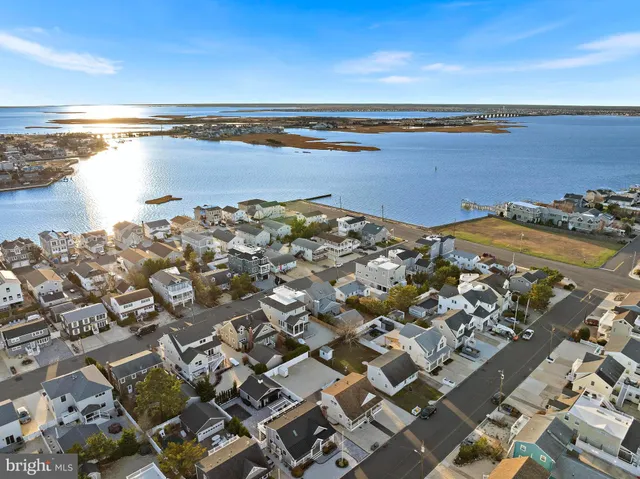 $1,395,000 | 373 North 2nd Street, Surf City, NJ 08008