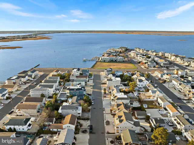 $1,395,000 | 373 North 2nd Street, Surf City, NJ 08008