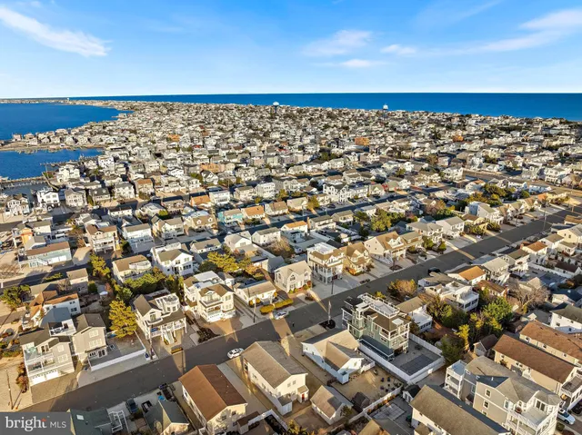 $1,395,000 | 373 North 2nd Street, Surf City, NJ 08008