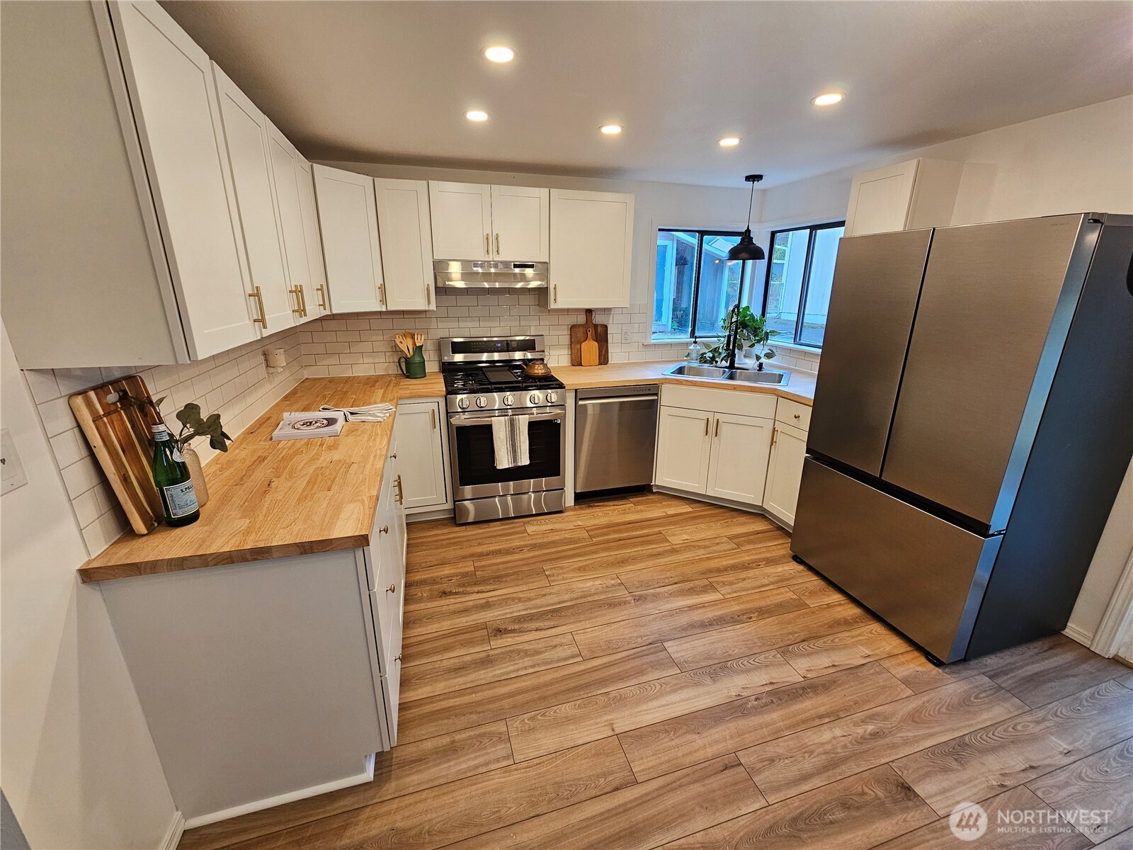 2816 Rocky Point Road Northwest Bremerton, WA 98312 - Photo 3 of 15 Gallery Image 3