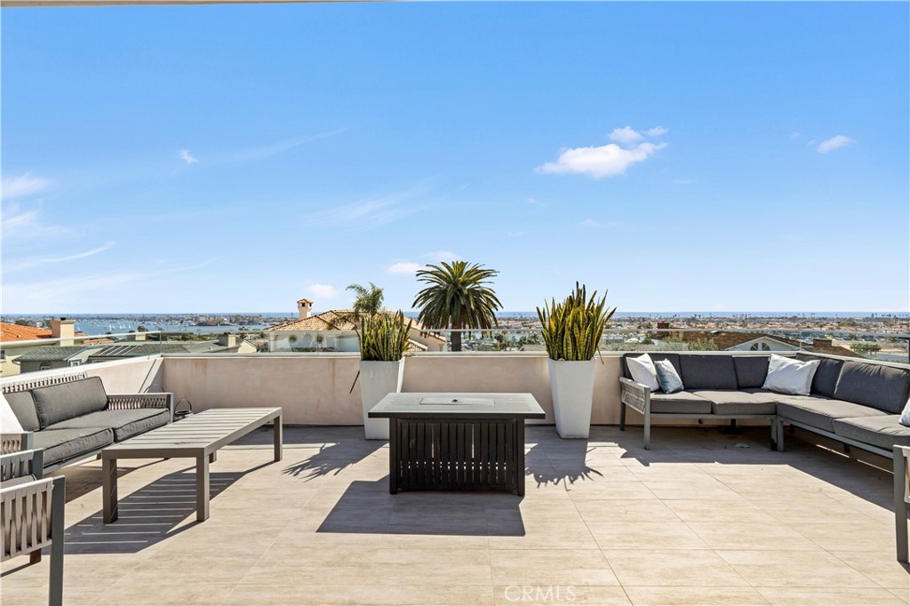 660 Kings Road Newport Beach, CA 92663 - Photo 30 of 41 a living room with furniture and a flat screen tv