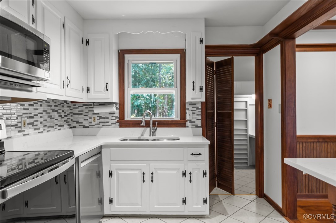 4116 Spring Run Road Mechanicsville, VA 23116 - Photo 9 of 45 Kitchen featuring stainless steel appliances, ligh