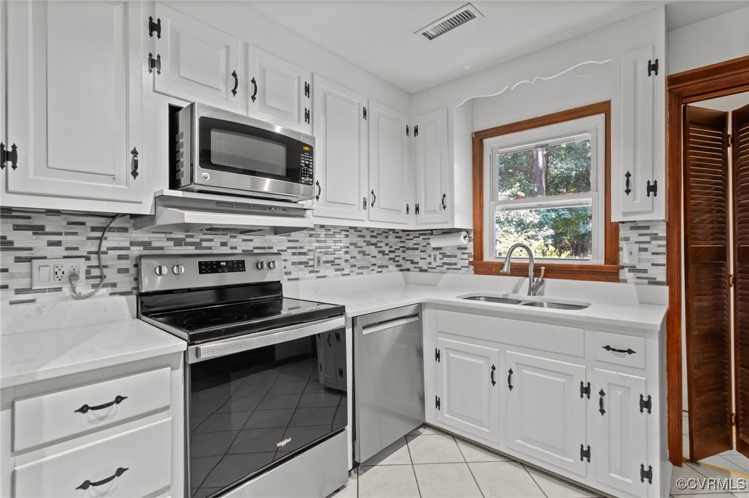 4116 Spring Run Road Mechanicsville, VA 23116 - Photo 10 of 45 Kitchen with stainless steel appliances, white ca
