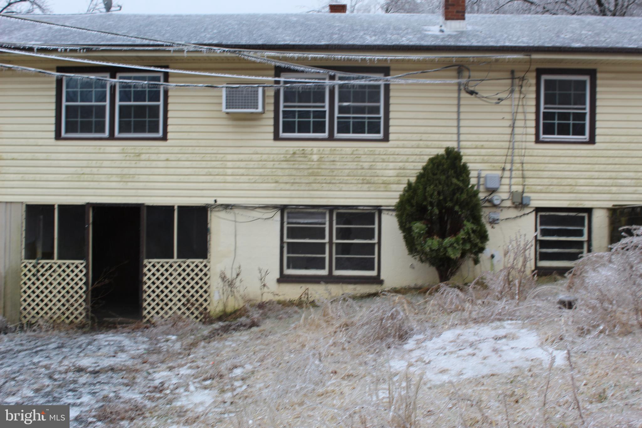 31 Head Waters Road Chester Gap, VA 22623 - Photo 1 of 28 Front