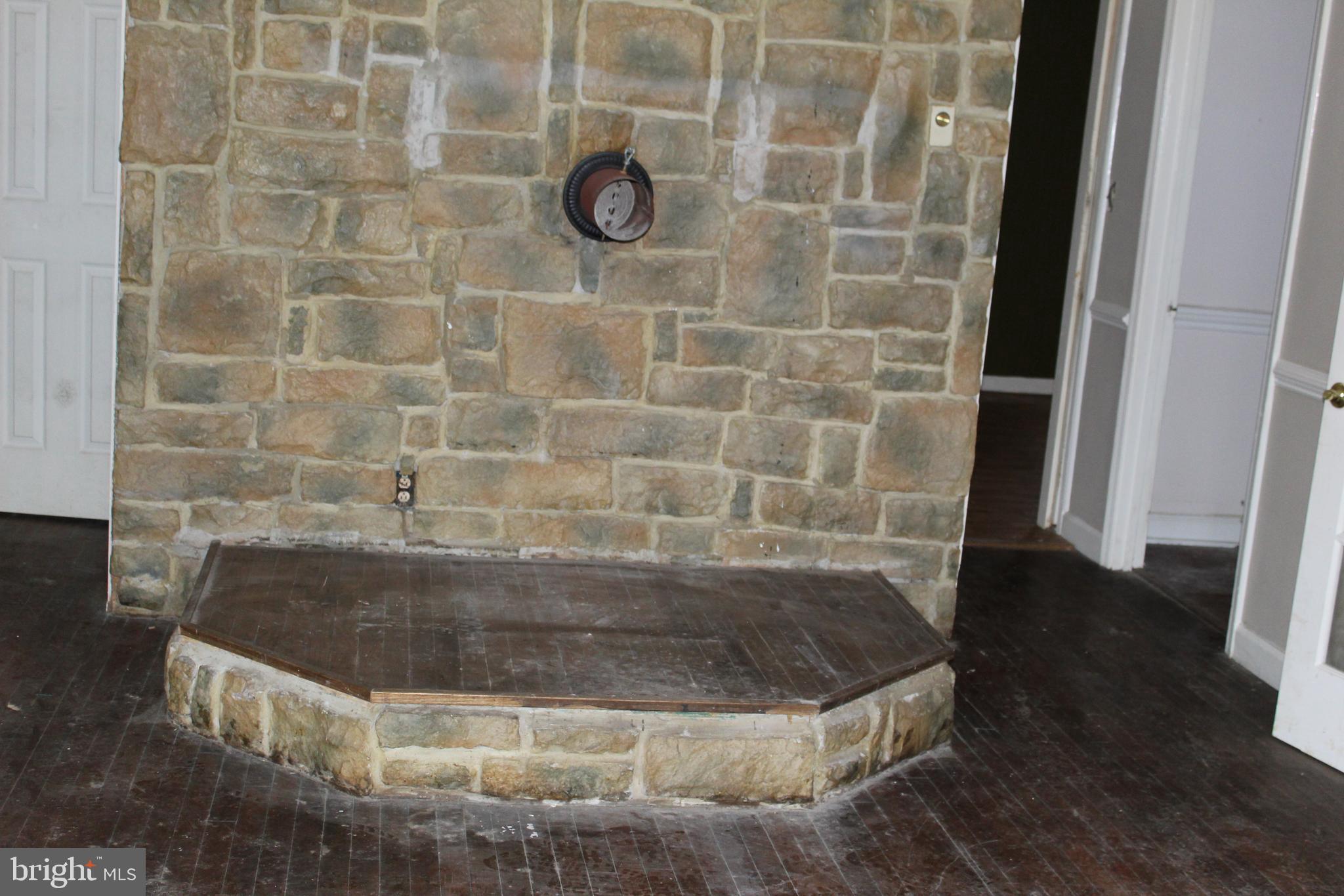 31 Head Waters Road Chester Gap, VA 22623 - Photo 5 of 28 stone hearth for stove
