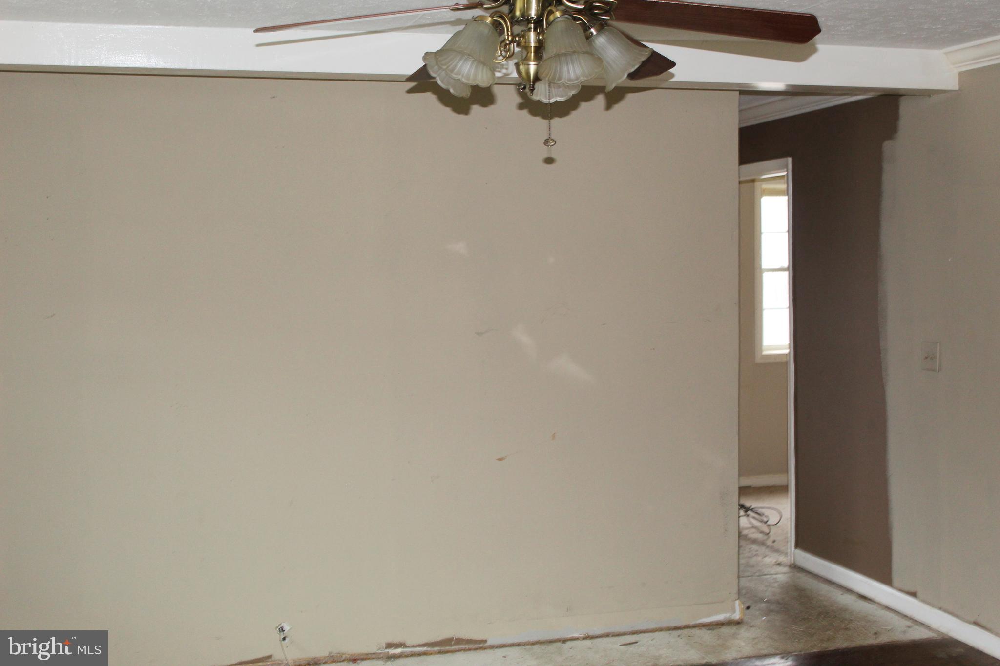 31 Head Waters Road Chester Gap, VA 22623 - Photo 6 of 28 dining area