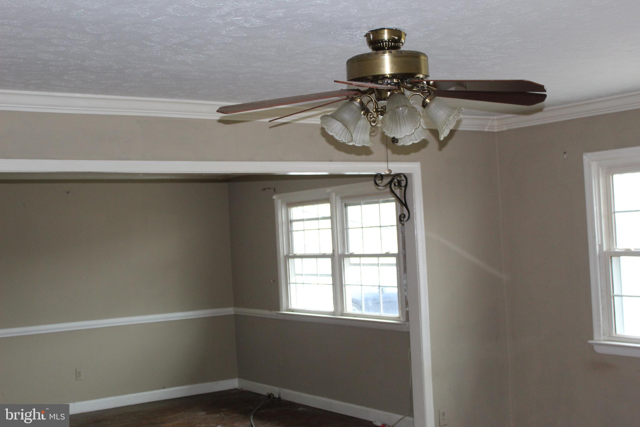 31 Head Waters Road Chester Gap, VA 22623 - Photo 7 of 28 dining from living room