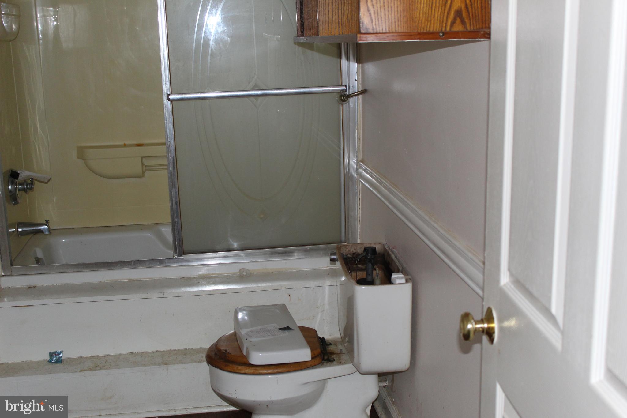 31 Head Waters Road Chester Gap, VA 22623 - Photo 9 of 28 bathroom