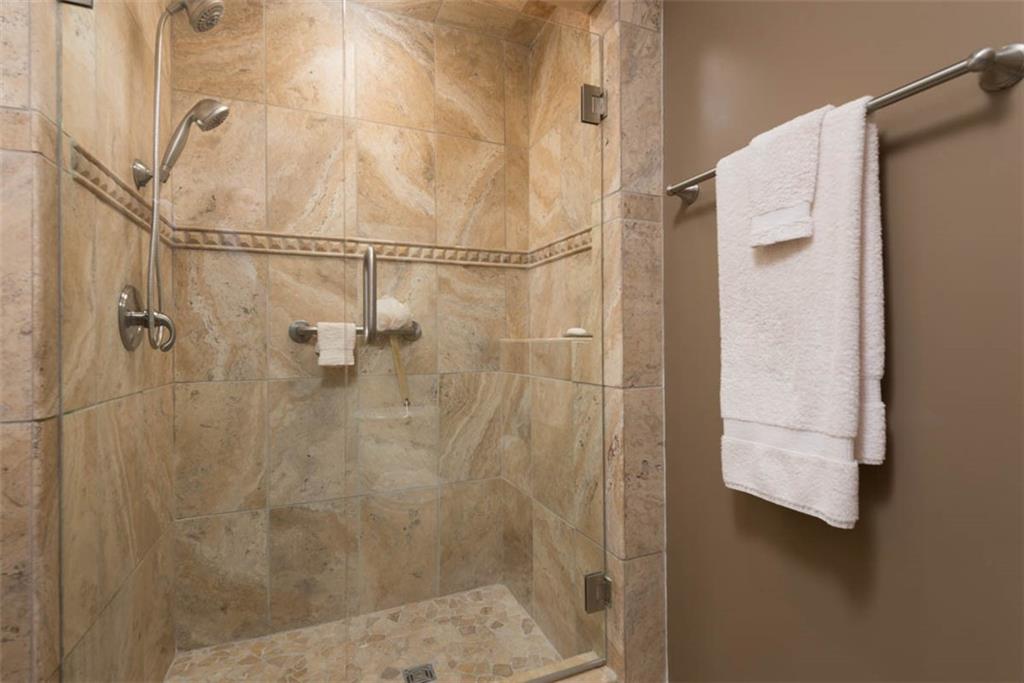 8706 Walmer Street Overland Park, KS 66212 - Photo 18 of 38