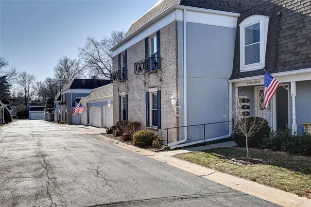 $310,000 | 8706 Walmer Street, Overland Park, KS 66212