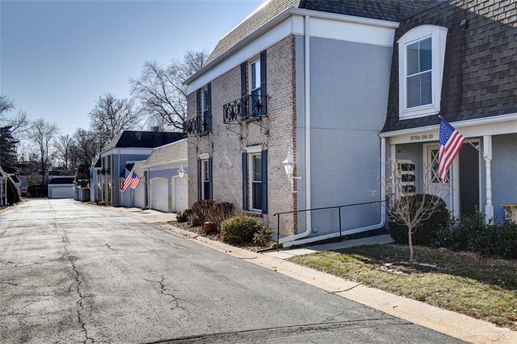 8706 Walmer Street Overland Park, KS 66212 - Photo 28 of 38