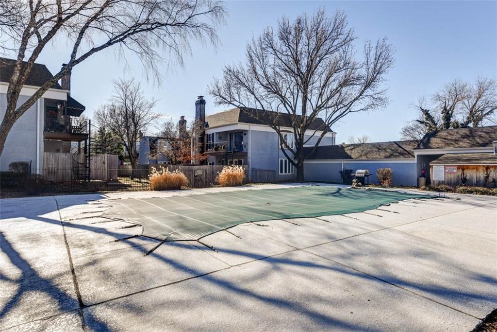 8706 Walmer Street Overland Park, KS 66212 - Photo 32 of 38