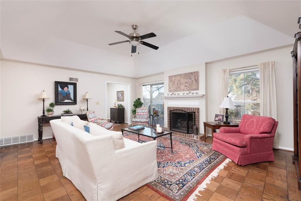 8706 Walmer Street Overland Park, KS 66212 - Photo 6 of 38