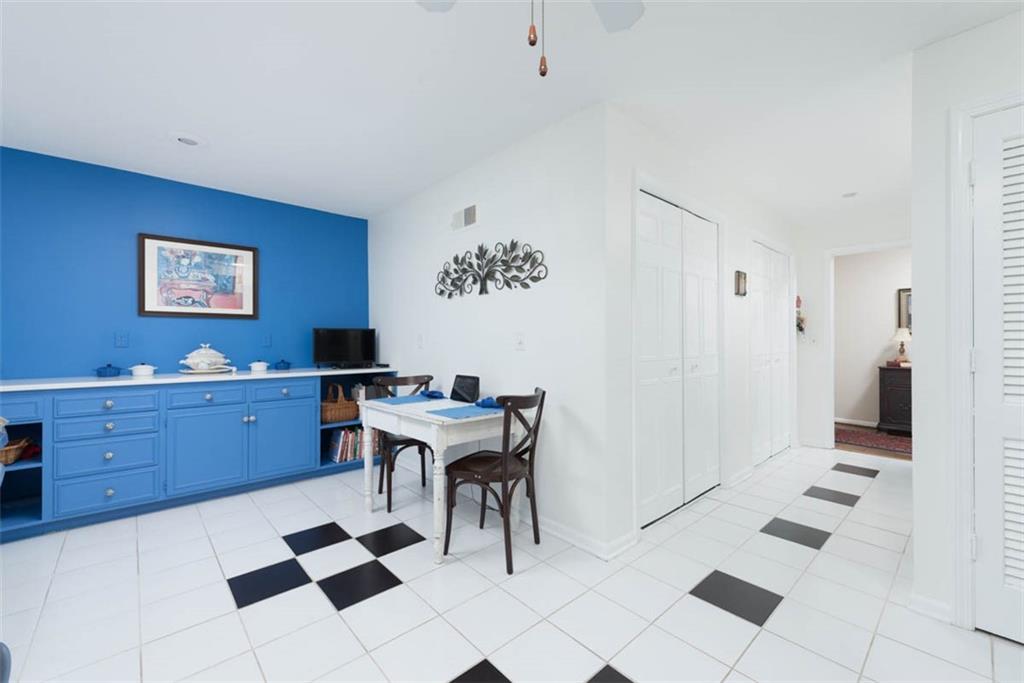 8706 Walmer Street Overland Park, KS 66212 - Photo 10 of 38