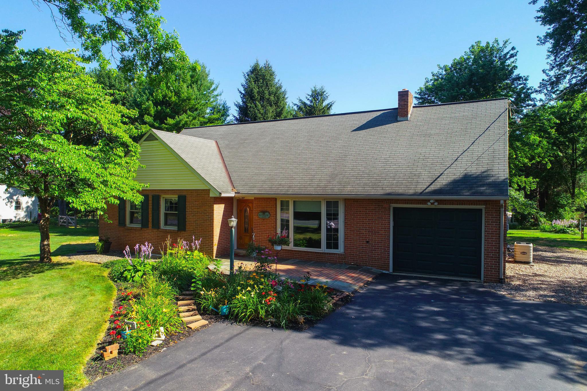 403 Arrowhead Drive Lititz, PA 17543 - Photo 2 of 61 Gallery Image 2