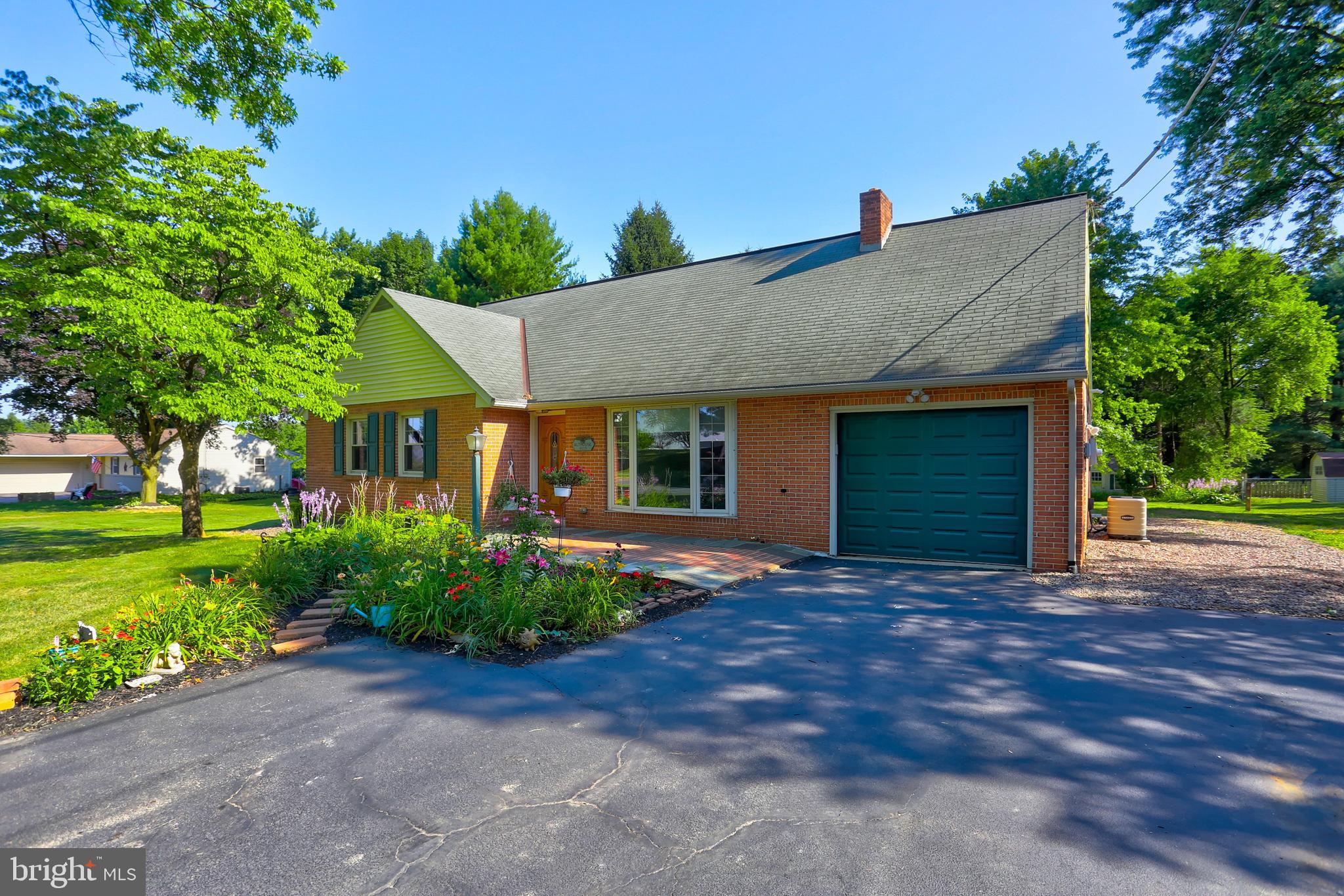 403 Arrowhead Drive Lititz, PA 17543 - Photo 3 of 61 Gallery Image 3