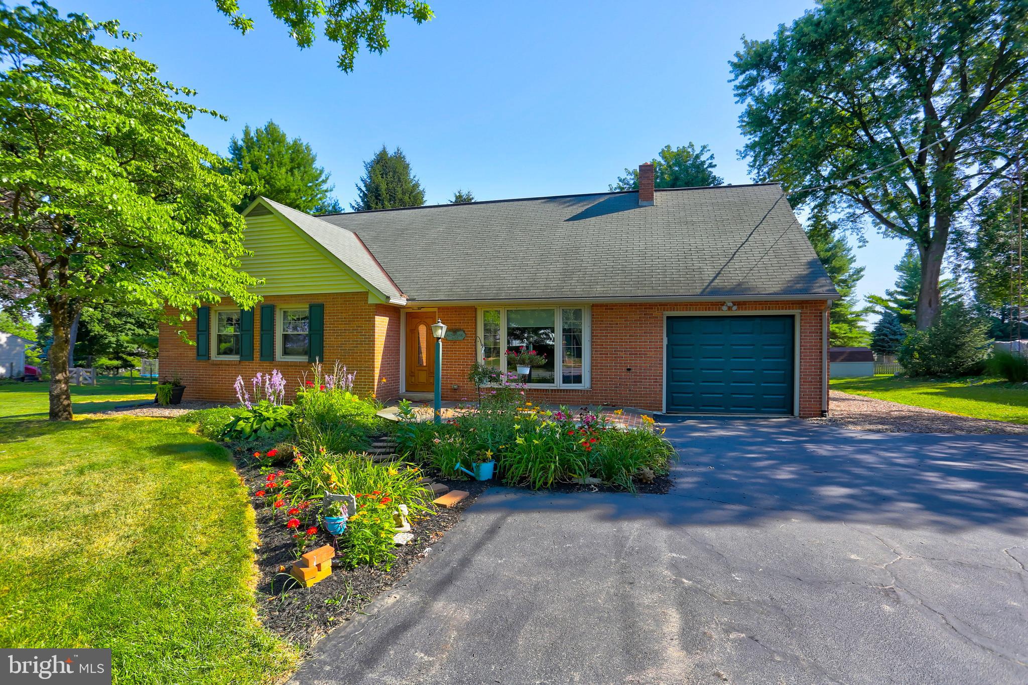403 Arrowhead Drive Lititz, PA 17543 - Photo 4 of 61 Gallery Image 4