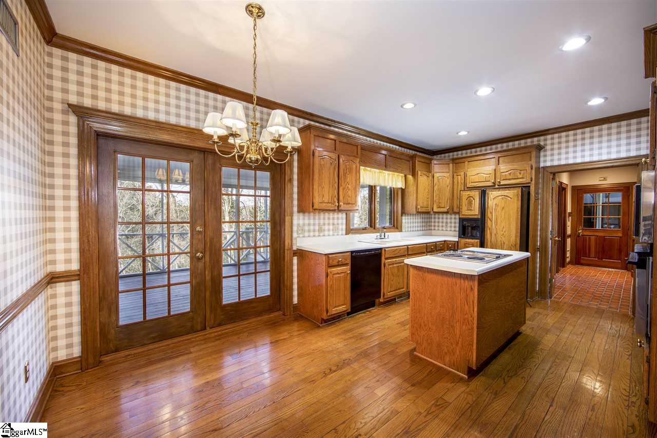 105 West Round Hill Road Greenville, SC 29617 - Photo 11 of 27 kitchen and breakfast room