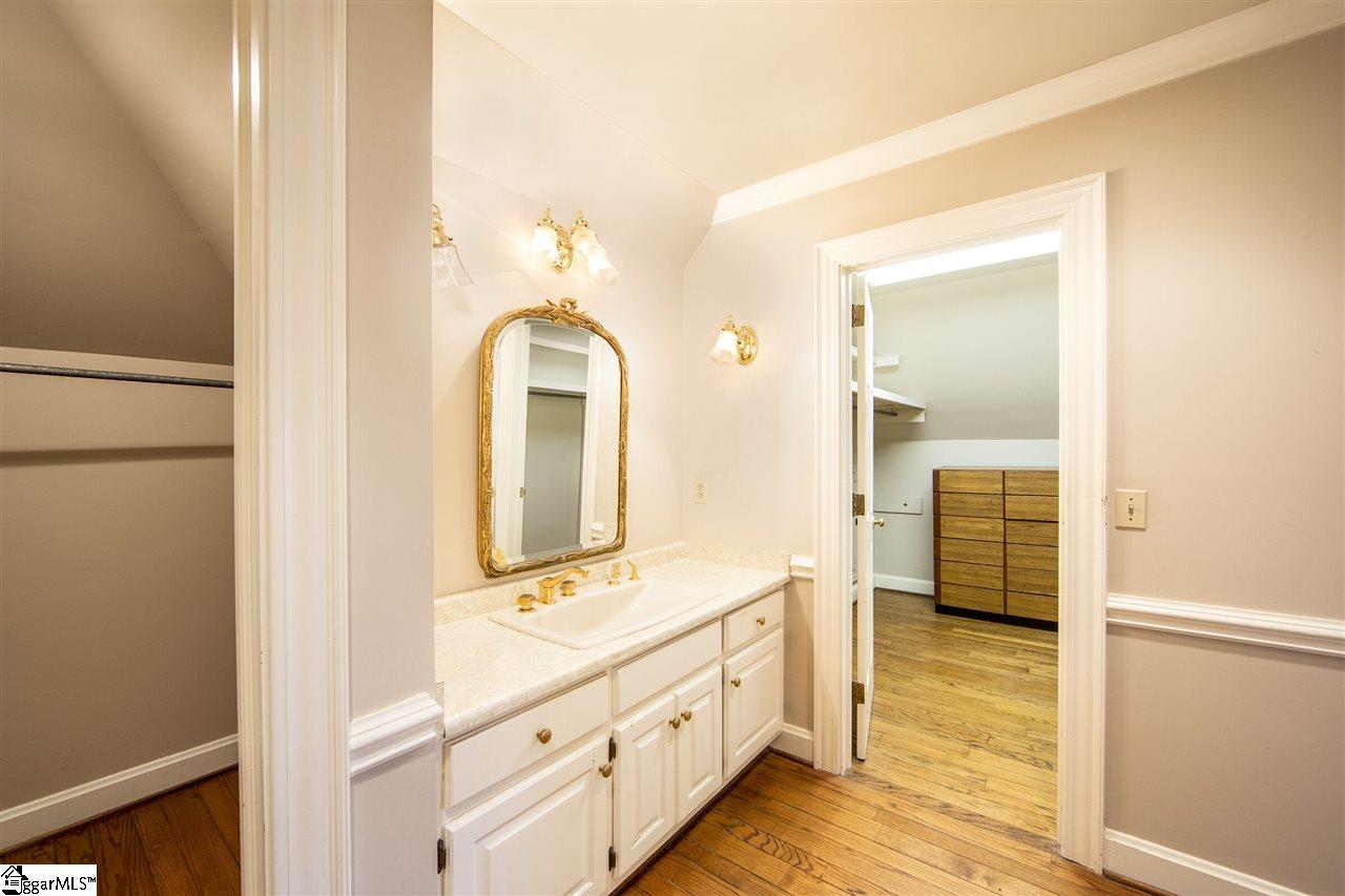 105 West Round Hill Road Greenville, SC 29617 - Photo 18 of 27 master bath