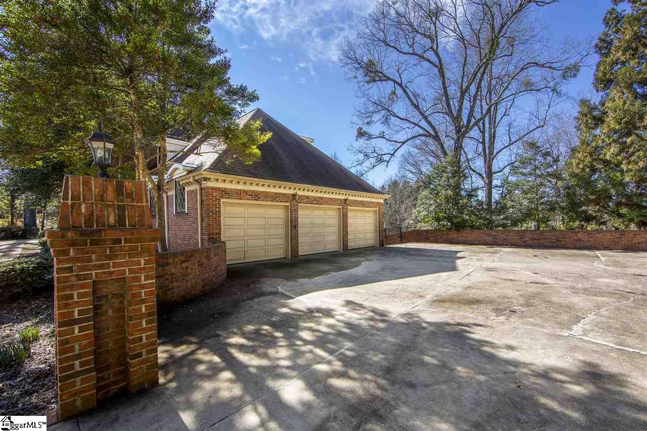 105 West Round Hill Road Greenville, SC 29617 - Photo 3 of 27 three of the four garages