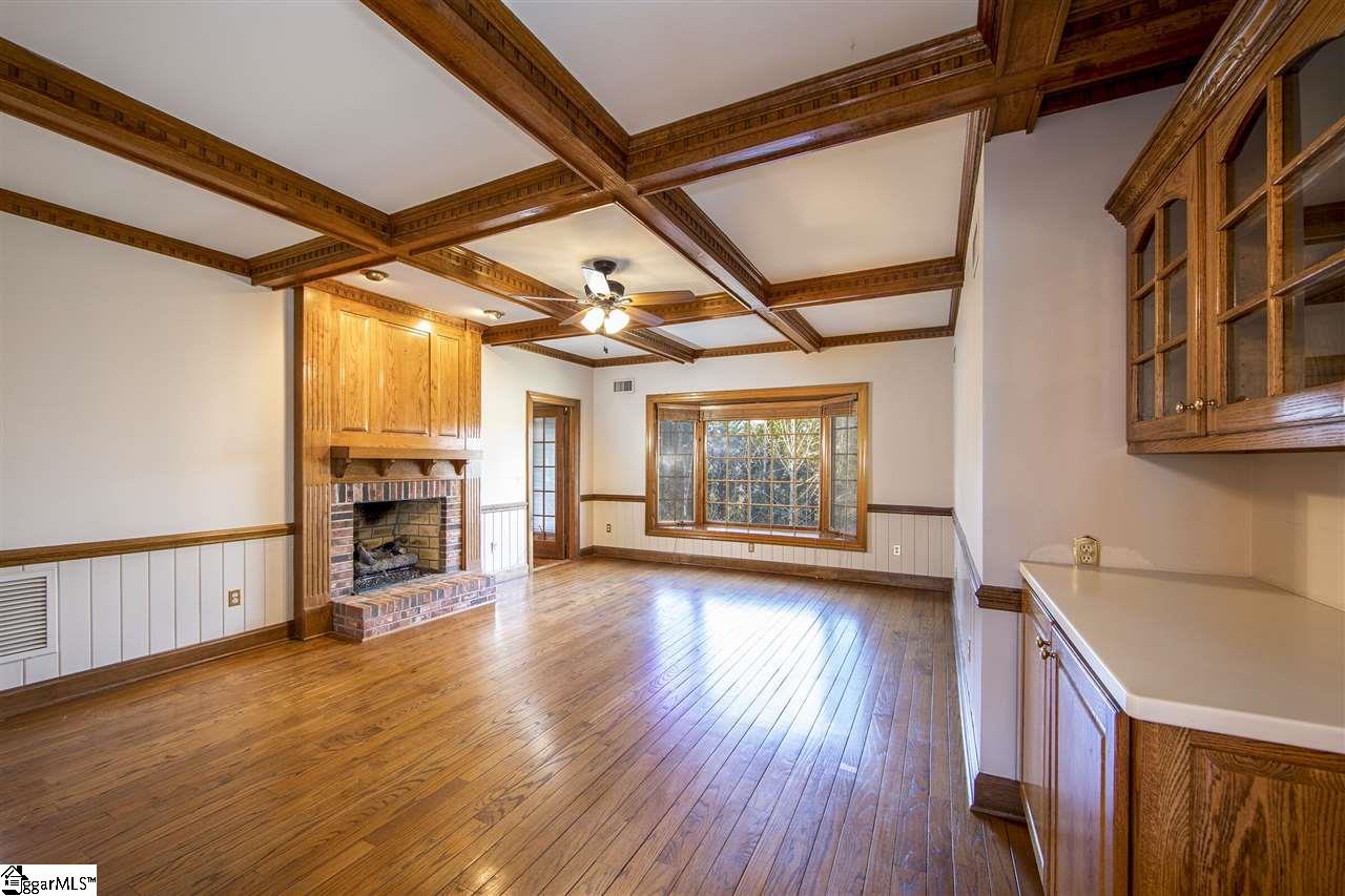 105 West Round Hill Road Greenville, SC 29617 - Photo 9 of 27 den