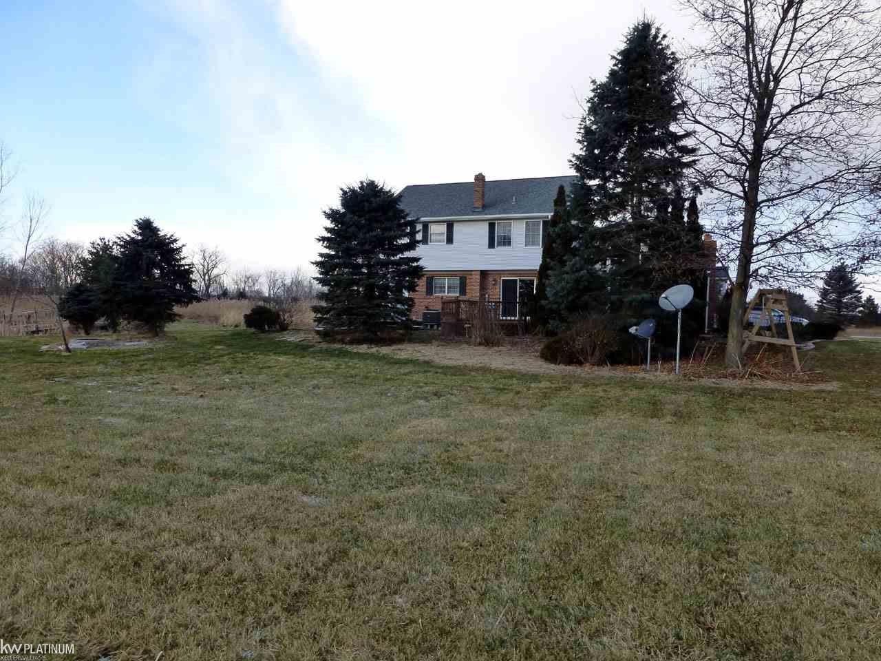 8151 Division Road Casco, MI 48064 - Photo 11 of 72 50002292-10.JPG