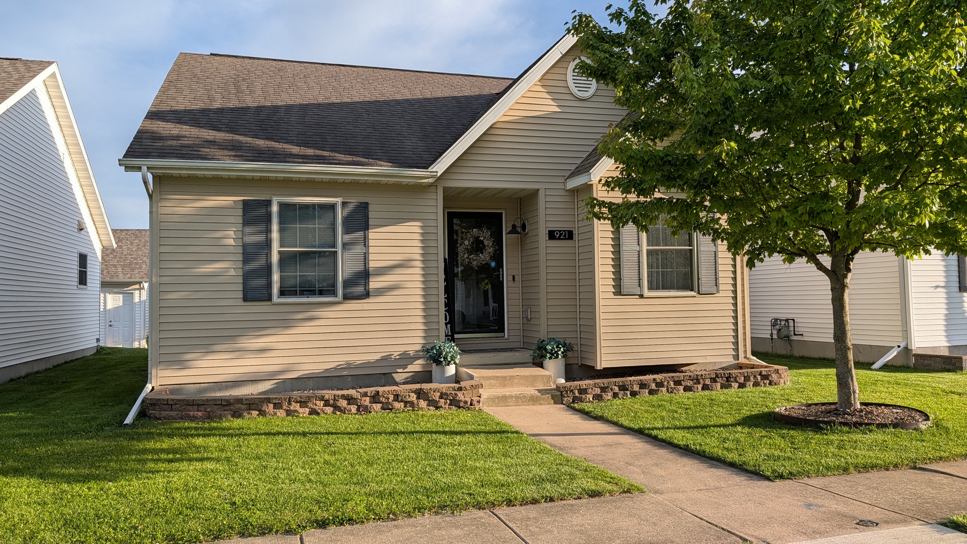 921 Chippewa Street Normal, IL 61761 - Photo 2 of 31