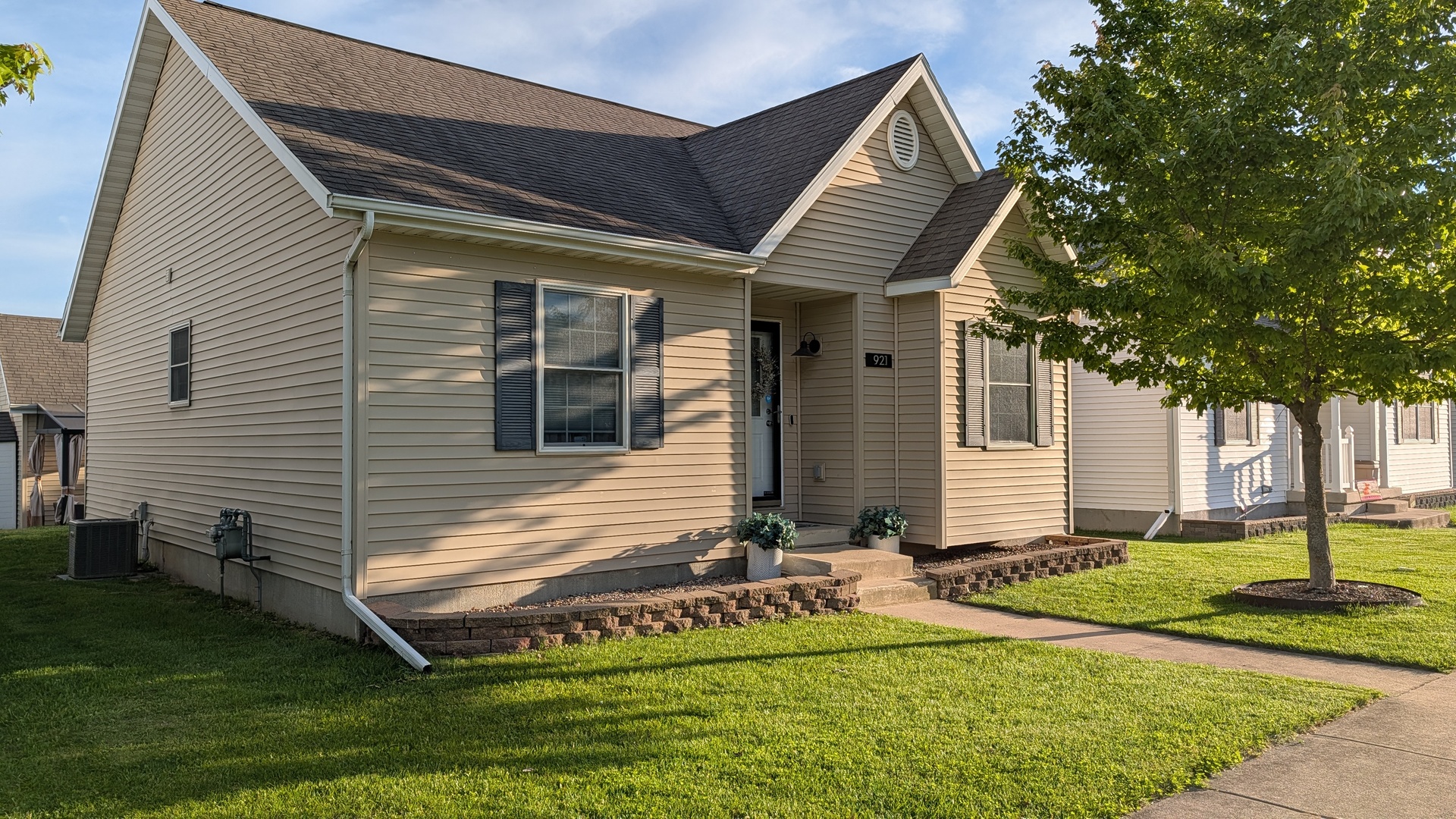 921 Chippewa Street Normal, IL 61761 - Photo 3 of 31