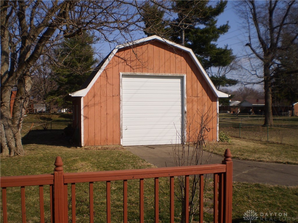 1086 Grange Hall Road Dayton, OH 45430 - Photo 4 of 15