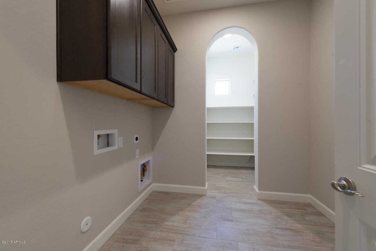 2916 East Harwell Road Phoenix, AZ 85042 - Photo 11 of 11 Laundry