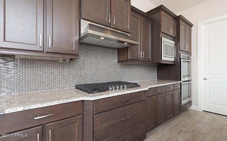 2916 East Harwell Road Phoenix, AZ 85042 - Photo 3 of 11 Kitchen Backsplash