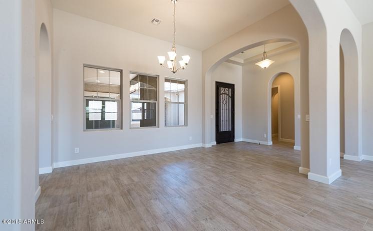 2916 East Harwell Road Phoenix, AZ 85042 - Photo 4 of 11 Dining