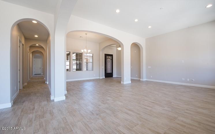 2916 East Harwell Road Phoenix, AZ 85042 - Photo 7 of 11 Great Room_Dining