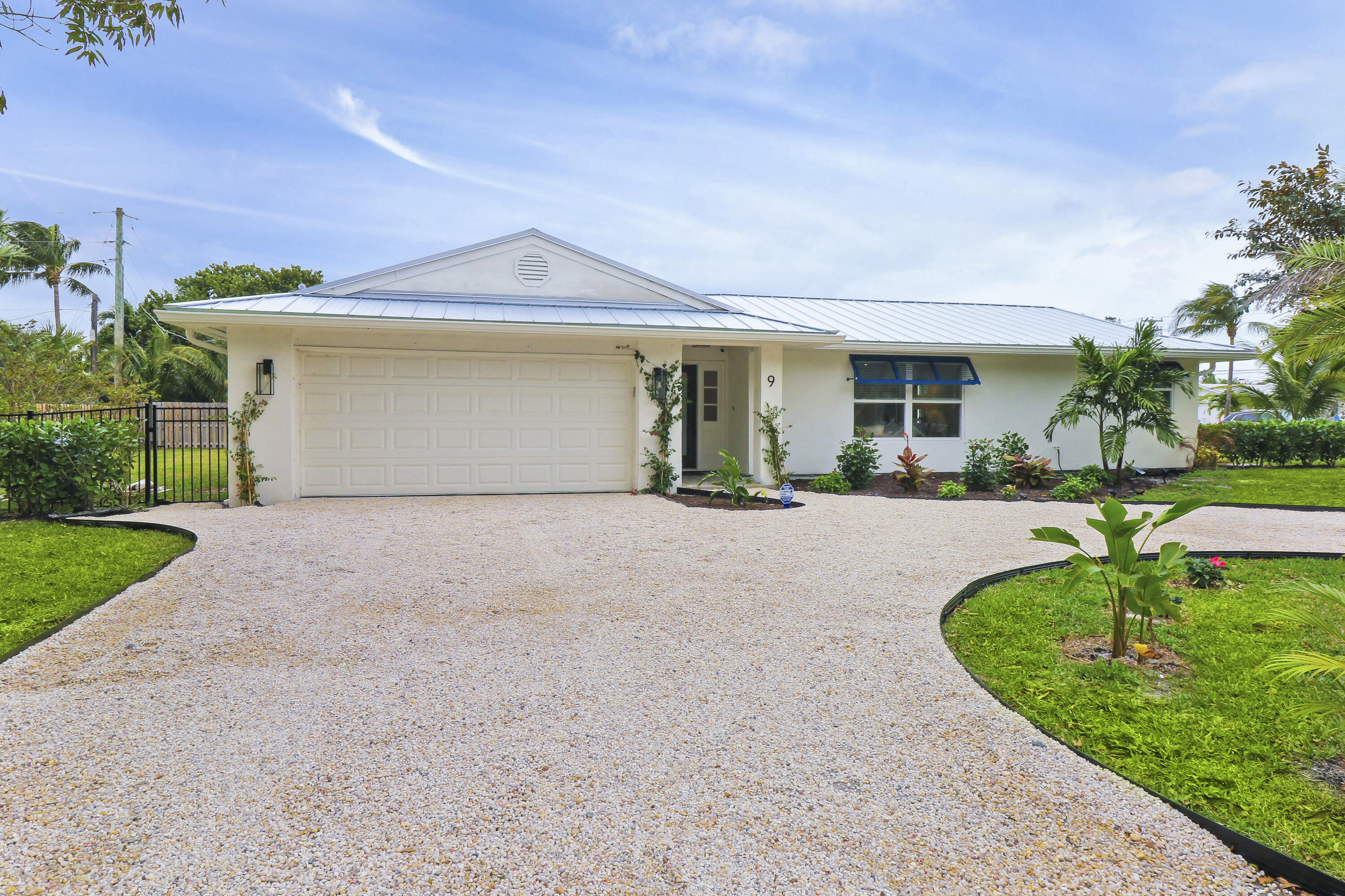 9 West Riverside Drive Jupiter, FL 33469 - Photo 3 of 39 House2-46