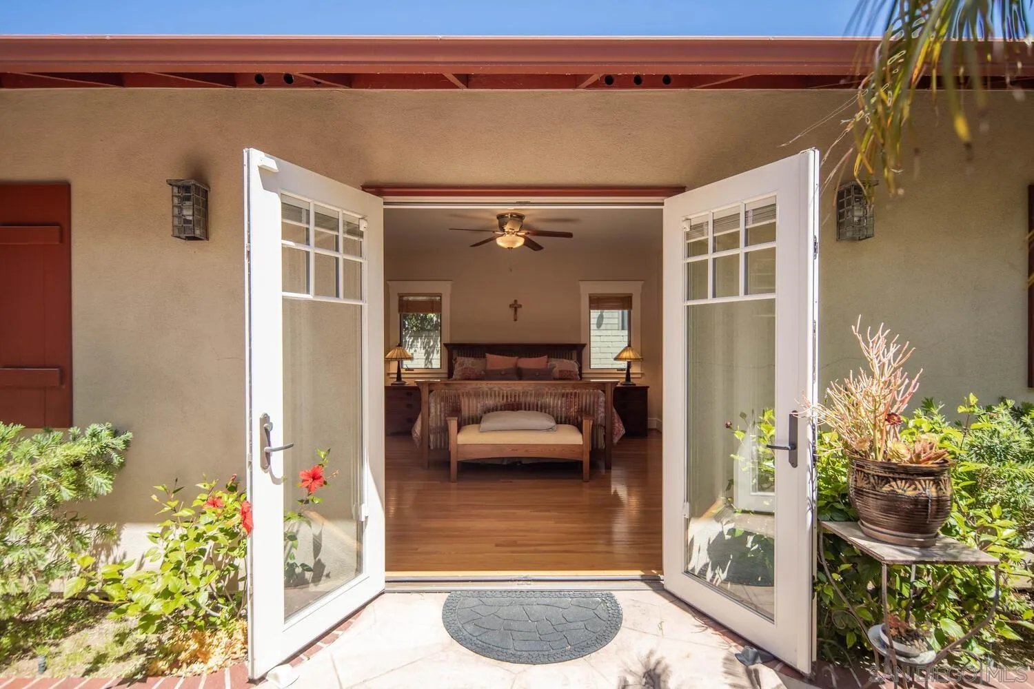 911 B Avenue Coronado, CA 92118 - Photo 21 of 45 a view of hotel room