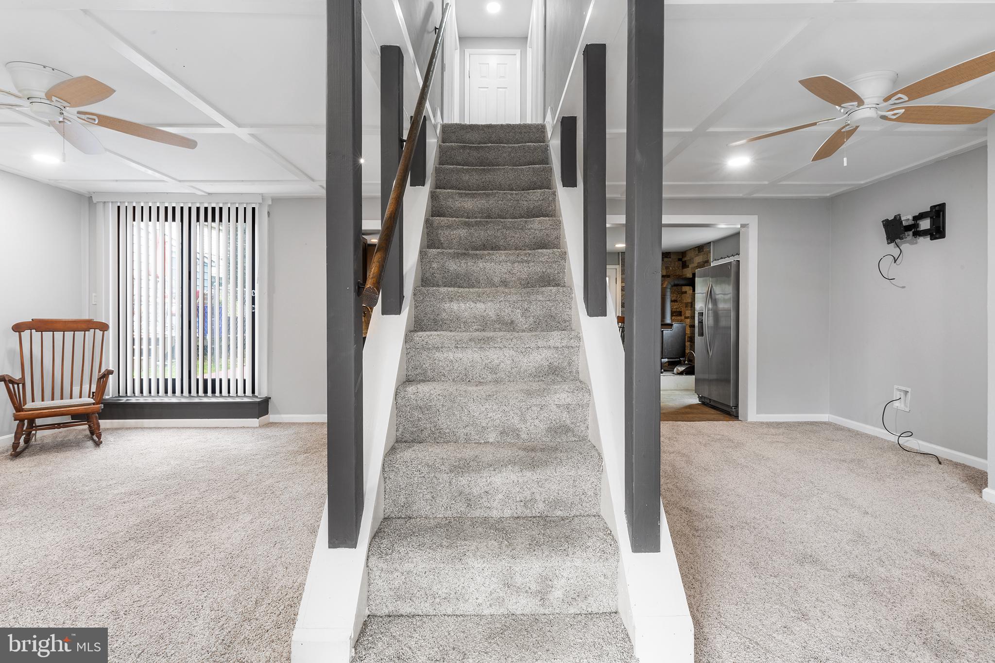 23 New Road Aston, PA 19014 - Photo 3 of 37 Stairwell