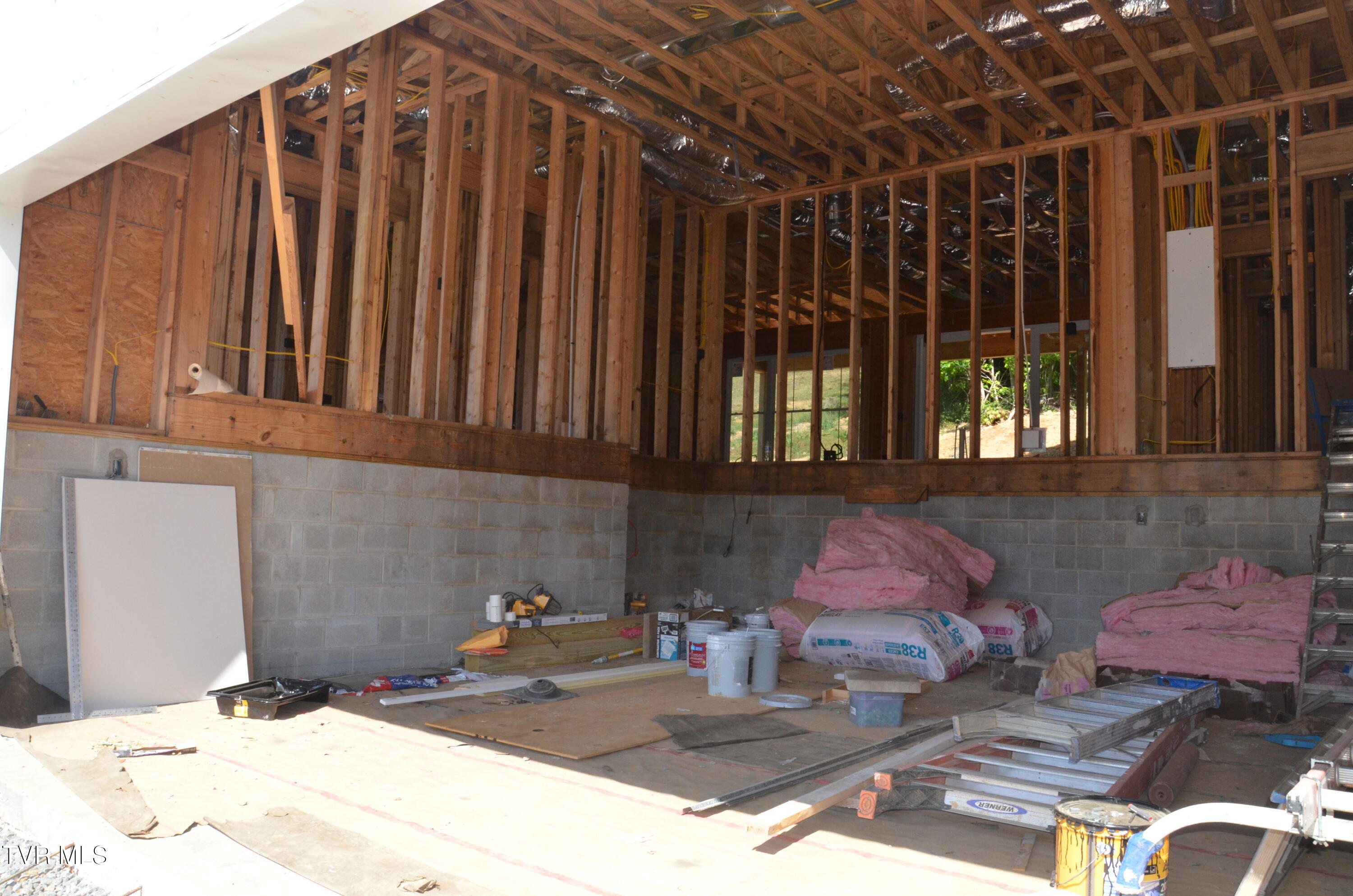 2354 Edinburgh Channel Road Kingsport, TN 37664 - Photo 2 of 10 DSC_0684