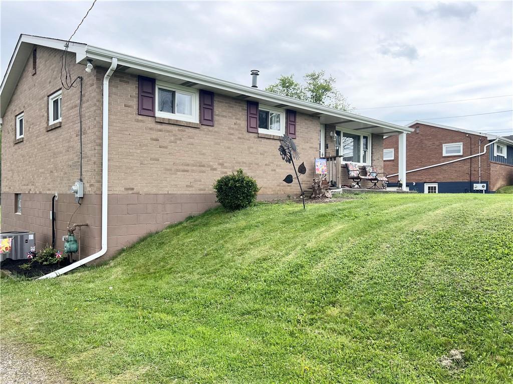105 Owens View Avenue Apollo, PA 15613 - Photo 3 of 32 Side view from driveway.