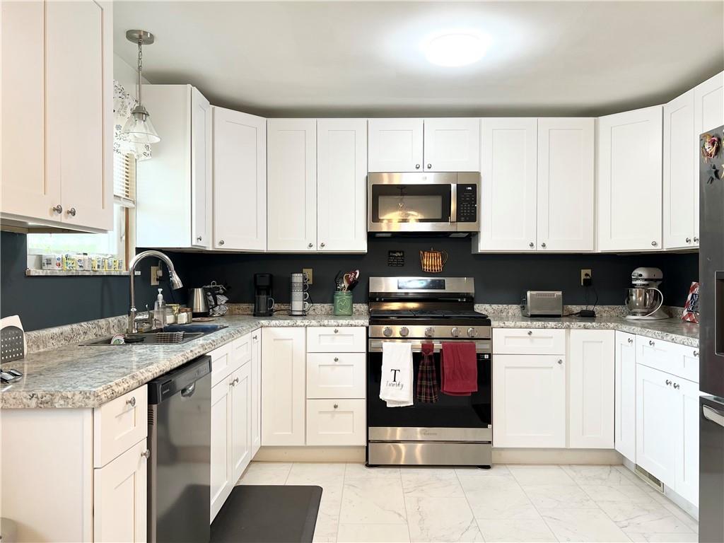 105 Owens View Avenue Apollo, PA 15613 - Photo 8 of 32 Updated cabinetry and appliances.