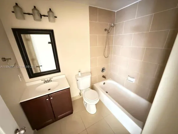 $2,800 | 6990 Northwest 177th Street, Unit J100, Hialeah, FL 33015