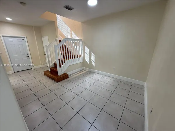 $2,800 | 6990 Northwest 177th Street, Unit J100, Hialeah, FL 33015