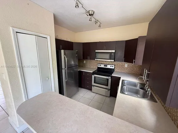$2,800 | 6990 Northwest 177th Street, Unit J100, Hialeah, FL 33015