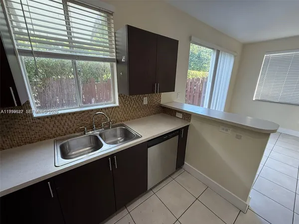 $2,800 | 6990 Northwest 177th Street, Unit J100, Hialeah, FL 33015