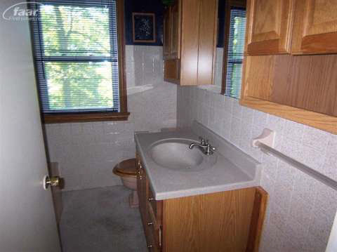 6197 Flushing Road Flushing, MI 48433 - Photo 5 of 8 20386487-4.JPG